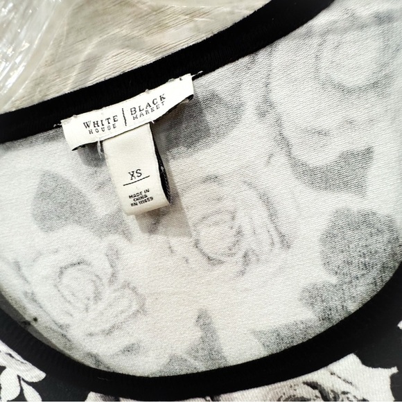 White house black market floral black white 3/4 sleeve sweater ❤️ - Picture 8 of 9